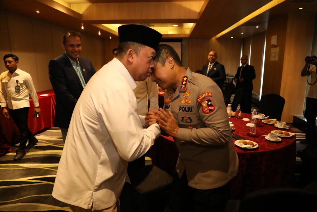 Bersama dengan Kementerian Agraria dan Tata Ruang/Badan Pertanahan Nasional (ATR/BPN), Kepolisian Negara Republik Indonesia (Polri) berkomitmen ikut memberantas mafia tanah. Komitmen tersebut disampaikan Kepala Badan Reserse Kriminal (Kabareskrim) Polri, Syahardiantono saat menjadi narasumber dalam Rapat Koordinasi (Rakor) Pencegahan dan Penanganan Tindak Pidana Pertanahan, Rabu (3/12/2025). (Foto Humas Kemententerian ATR/BPN)