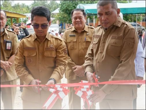 Bupati Iskandarsyah Resmikan Gedung UKS, Perpustakaan, dan Lab di SDN 011 Tebing
