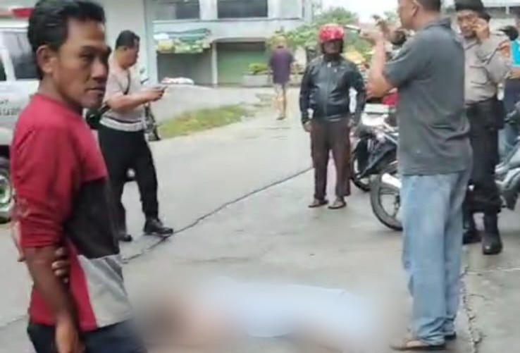 Seorang Wanita Tewas Diduga Melompat dari Lantai 3 Sebuah Hotel di Tanjungbatu