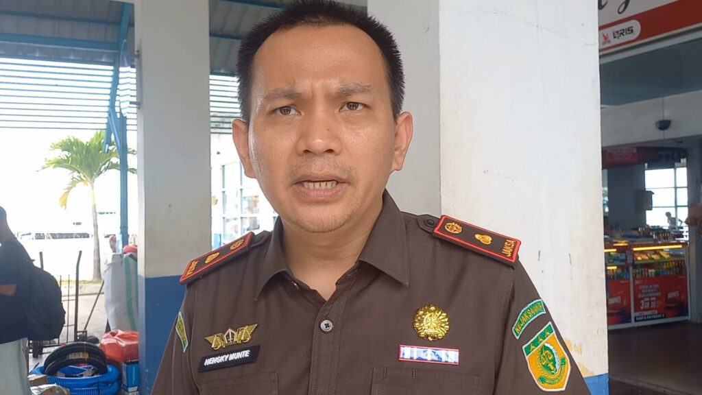 Kepala Cabjari Karimun di Tanjungbatu Hengky Franciscus Munte. (ft ricky)