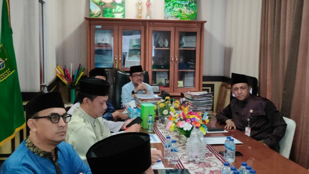Sekdakab Boy Wijanarko saat memimpir Rakor di ruang rapat Sekdakab Natuna, pagi tadi. (ft rusdiandika)
