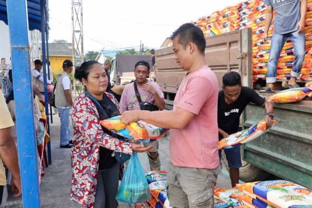 Suasana pasar murah Pemko Batam sudah berlangsung mulai, Rabu pagi tadi, (ft qori/ariranews)