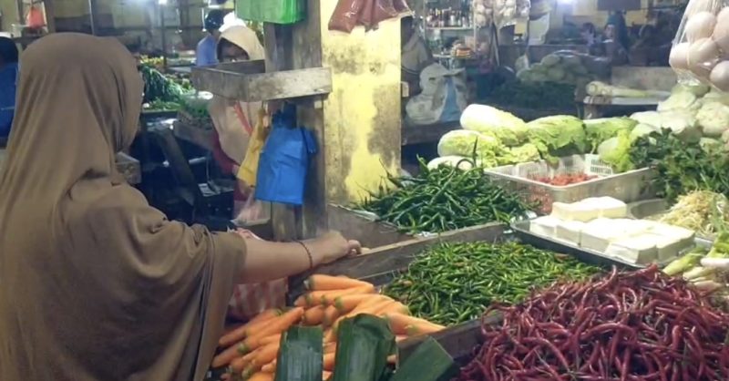 Suasana pasar tradisional di Dabo Singkep. (ft paino)