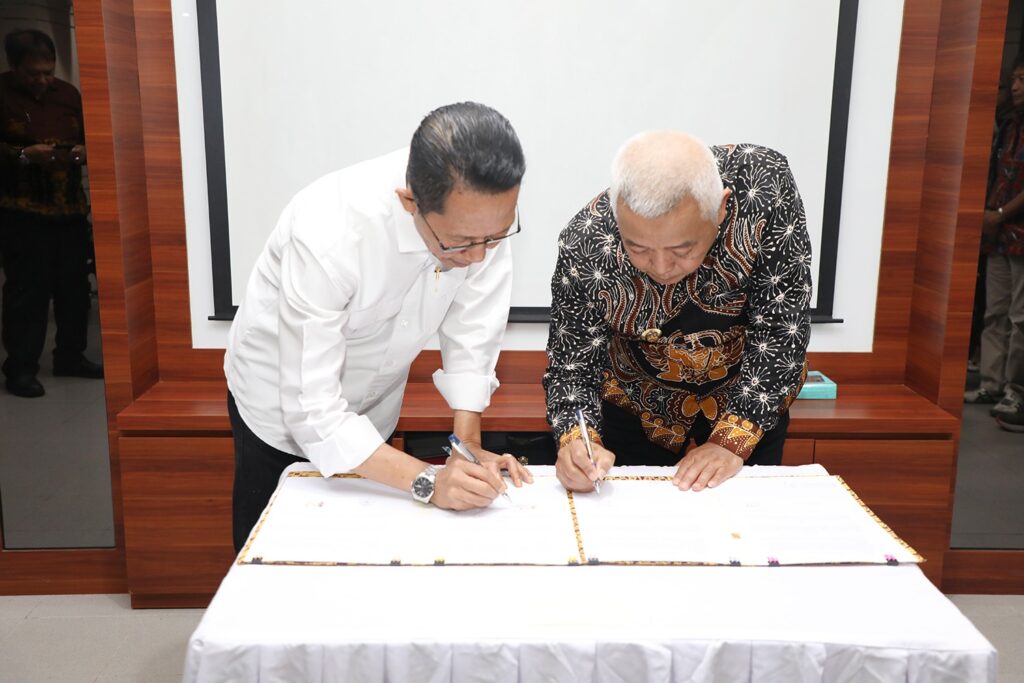 Wako Batam dan Bupati Malang menandatangani kerjasama antardaetah terkait Sembako, pagi tadi. (ft mcbatam)