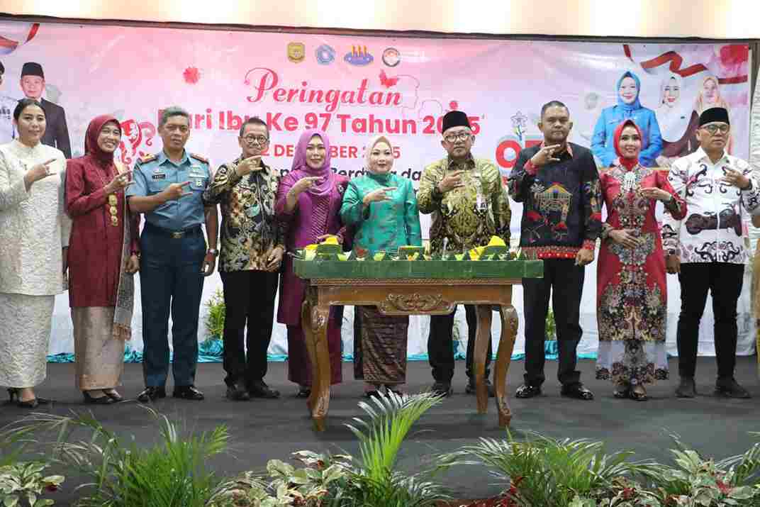 Walikota Lis Darmansyah saat menghadiri peringatan Hari Ibu ke-97, tadi malam,. (ft kominfotpi)