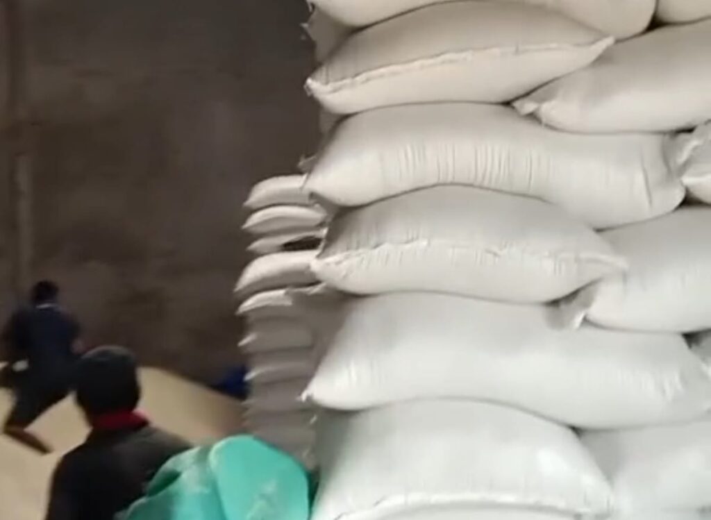 Beras di salah satu gudang beras di Lampung. (ft buyung))