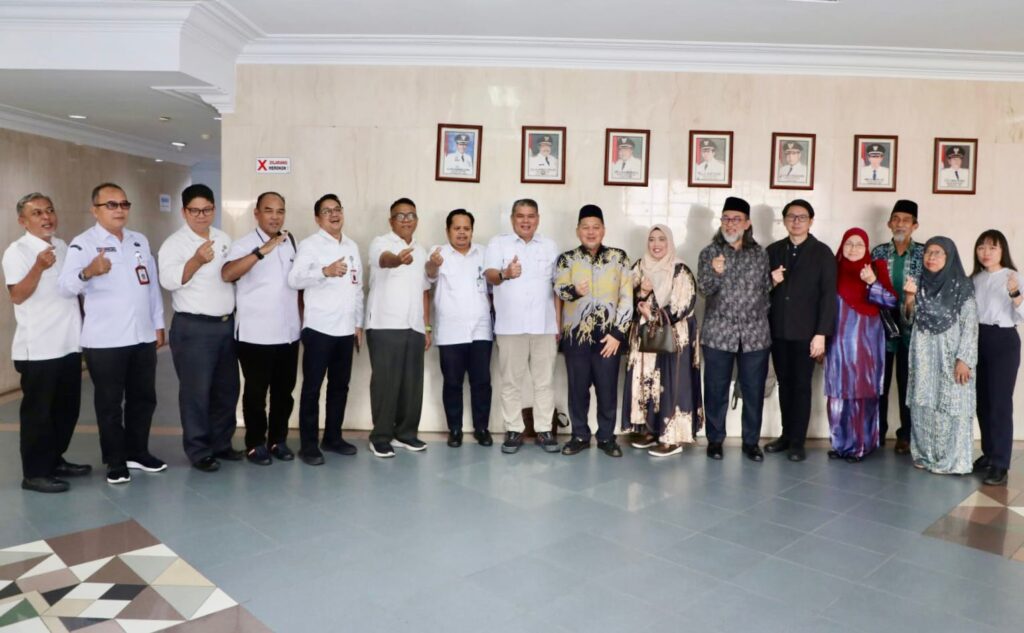 Pemko) Batam menerima kunjungan kerja delegasi Dewan Pemasaran dan Perdagangan Malaysia Antar Bangsa (Malaysia International Marketing and Trade Council/MIMTC) di Ruang Rapat Embung Fatimah, Kantor Wali Kota Batam, Rabu (21/1/2026). (ft mcbatam)