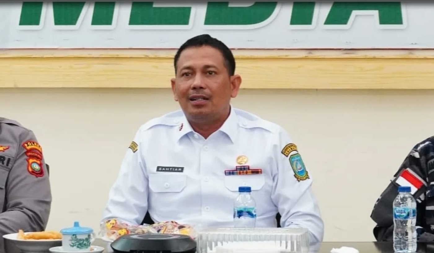 Sekdakab Anambas saat Vicon dengan presiden RI, belum lama ini. (ft kominfoanambas)