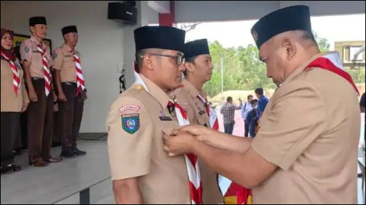 Lantik Pengurus Kwarran Pramuka Meral, Wabup Rocky: Perkuat Sinergi Guna Bina Generasi Muda Berkarakter