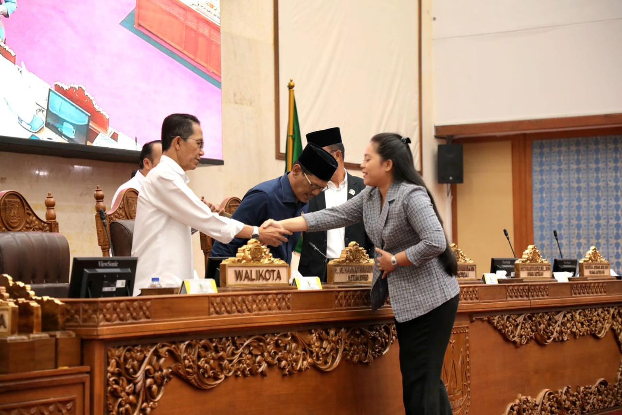 Hadiri Paripurna DPRD Batam, Wali Kota Amsakar Bahas Aspirasi Reses hingga Penguatan Adat Melayu