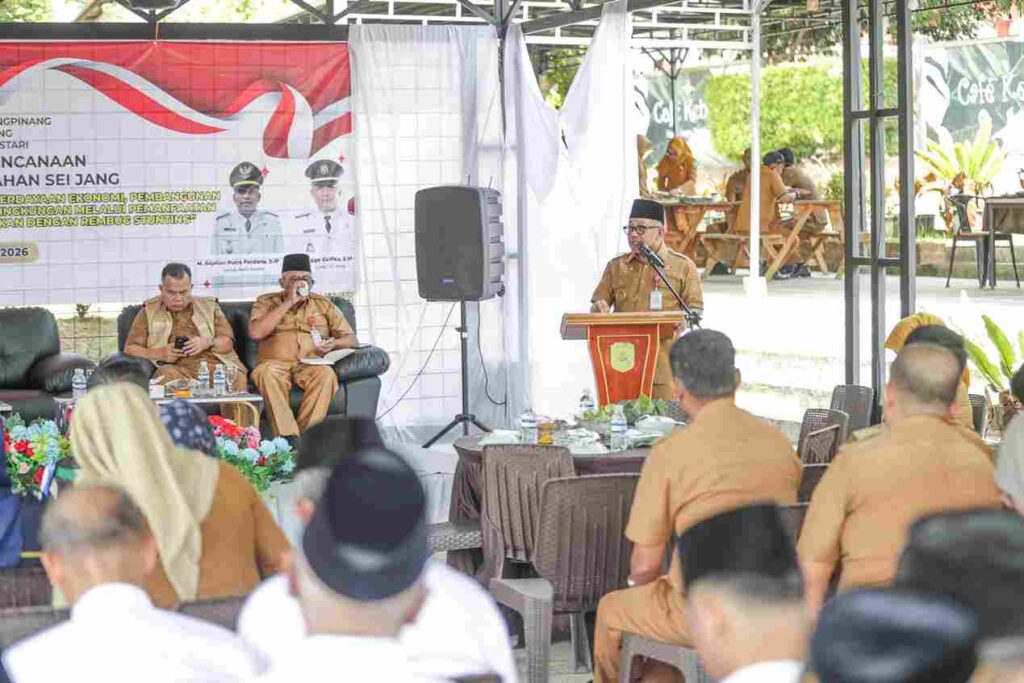 Walikota Lis saat menghadiri Musrenbang Kelurahan, pagi tadi. (Ft kominfoftpi)