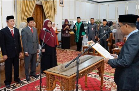 Segarkan Birokrasi, Bupati Iskandarsyah Lantik Pejabat Eselon II, III, dan IV di Rumah Dinas