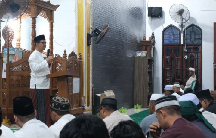 Safari Ramadan di Masjid Al-Falah Sungai Pasir, Bupati Iskandarsyah Pererat Silaturahmi dengan Warga Meral