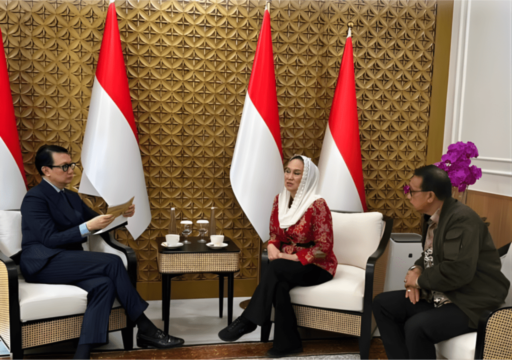 Bupati dan Wakil Bupati Natuna saat bertemu Wakil Menteri LN di Jakarta, kemarin. (ft kominfonatuna)