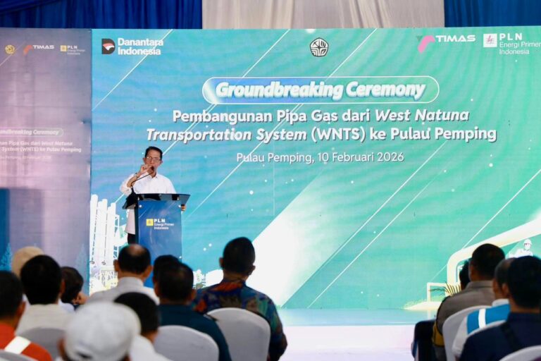Wali Kota Batam, Amsakar Achmad, menyampaikan sambutan saat groundbreaking ceremony pembangunan Pipa Gas WNTS menuju Pulau Pemping, Kecamatan Belakangpadang, Selasa (10/2/2026). Dok. Humas Diskominfo Batam
