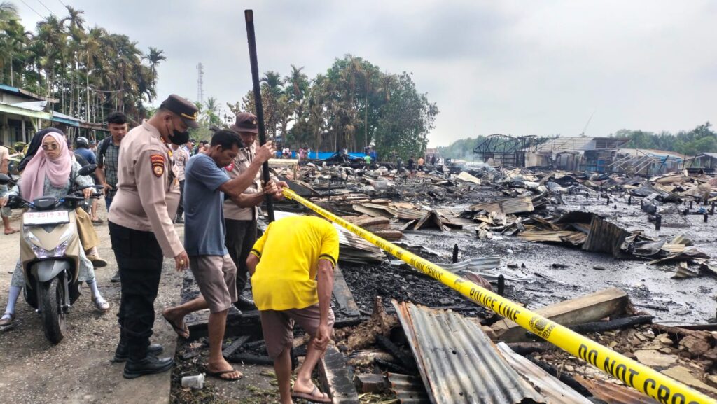 SIsa kebakaran di Dusun Pasar Lama RT 01 RW 01, Desa Simpang Gaung, Kecamatan Gaung, pagi tadi, (ft muhamad)