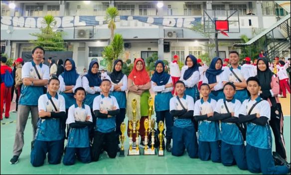 Tim Paskibra SMPS Muhammadiyah Karimun usai menunjukkan performa disiplin, solid, dan penuh semangat di Batam. (ft ricky)