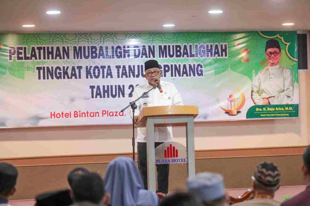 Wali Kota Lis saat membuka pembekalan ke mubaligh, kemarin. (ft kominfotpi)