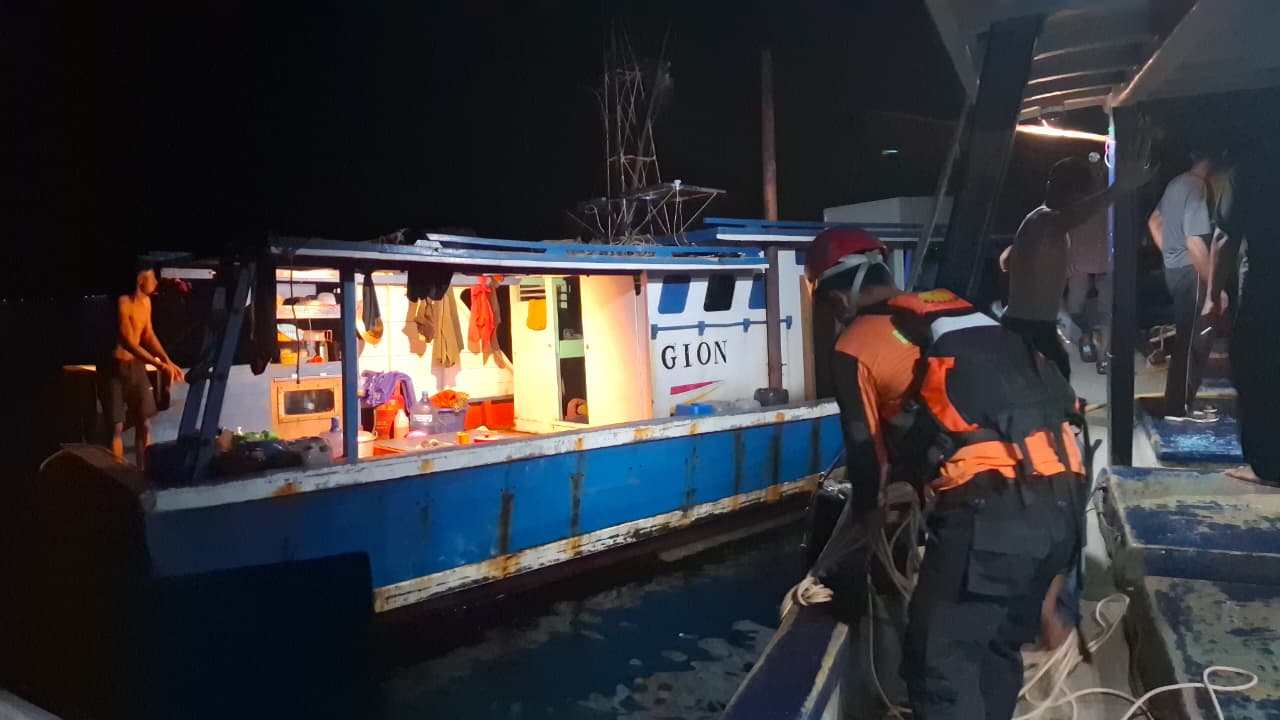 KLM Putra Natuna Alami Kebocoran di Laut Serasan, Tim SAR Gabungan Selamatkan 4 Awak
