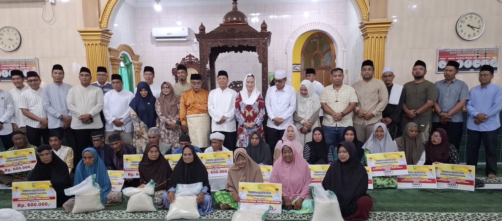 Safari Ramadan di Sedanau, Cen Sui Lan Salurkan Bantuan dan Pastikan Perbaikan Air Bersih