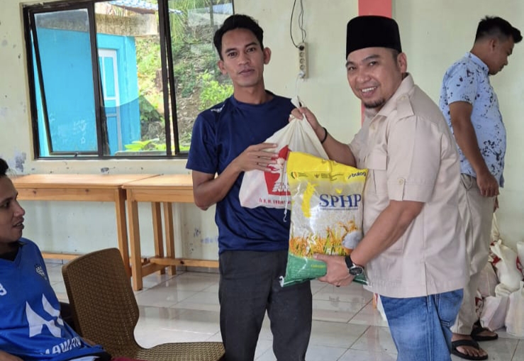 Marzuki Salurkan 150 Paket Sembako untuk Warga Pulau Tiga di Momentum HUT ke-18 Gerindra