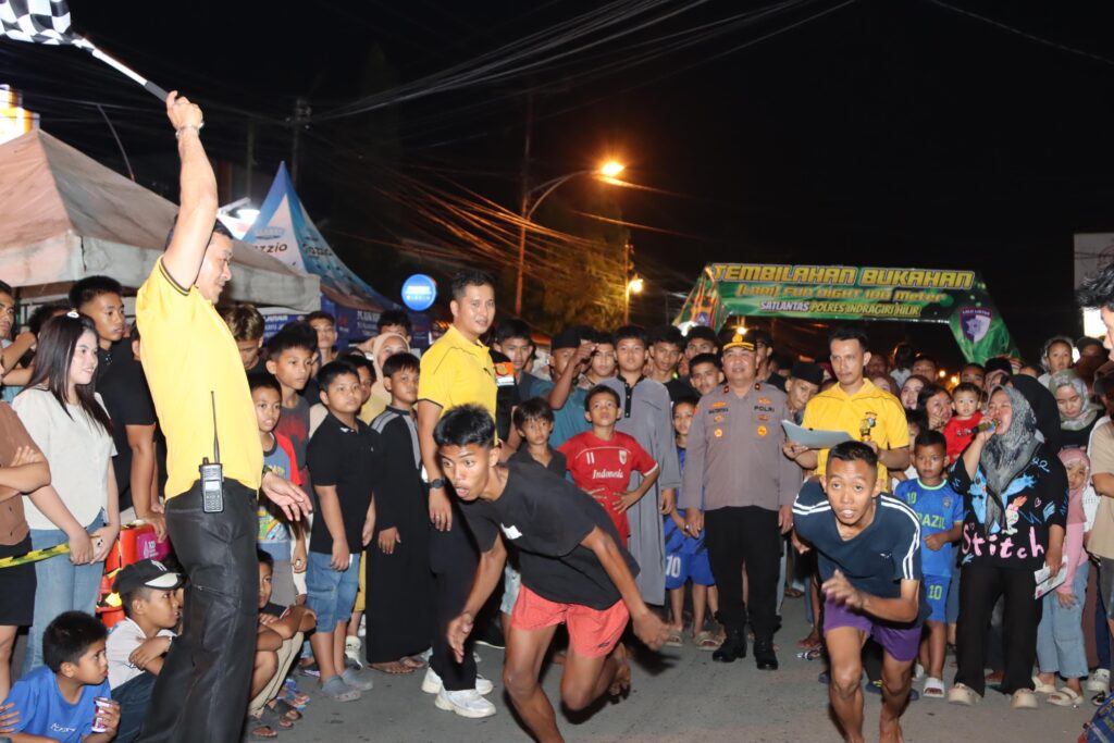 Lomba Lari Fun Night 100 Meter Kabupaten Indragiri Hilir Tahun 2026 di Jalan M Boya, Tembilahan, Kabupaten Indragiri Hilir, tadi malam. (ft muhd)
