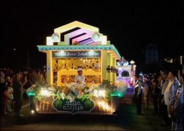 Pusatkan di Coastal Area, Bupati Iskandarsyah Lepas Festival Kendaraan Hias Semarakkan Malam Takbiran Idulfitri 1447 H