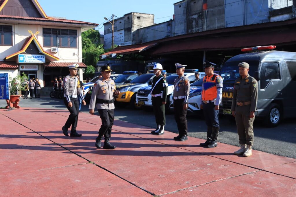 Suasana Apel Gelar Pasukan Operasi Kepolisian Terpusat Ketupat 2026, di Lapangan Apel Polres Indragiri Hilir, Jalan Gajah Mada, Tembilahan, pagi kemarin. (ft muhamad)
