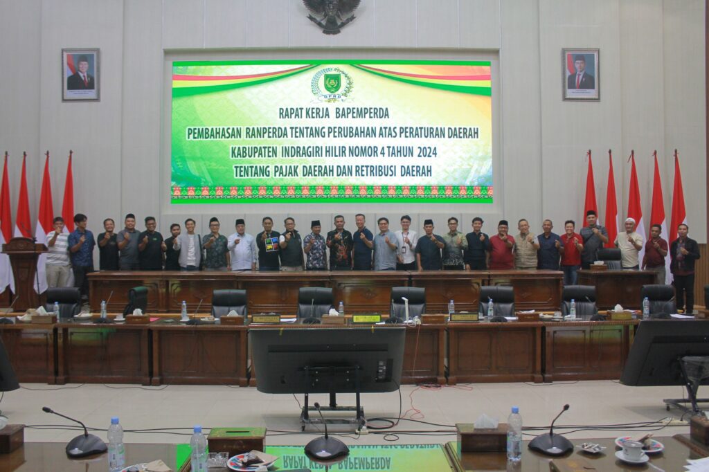 Suasana berfoto bersama usai Rapat Kerja DPRD Inhil dan PHRI Inhil, pagi tadi. (ft muhamad)