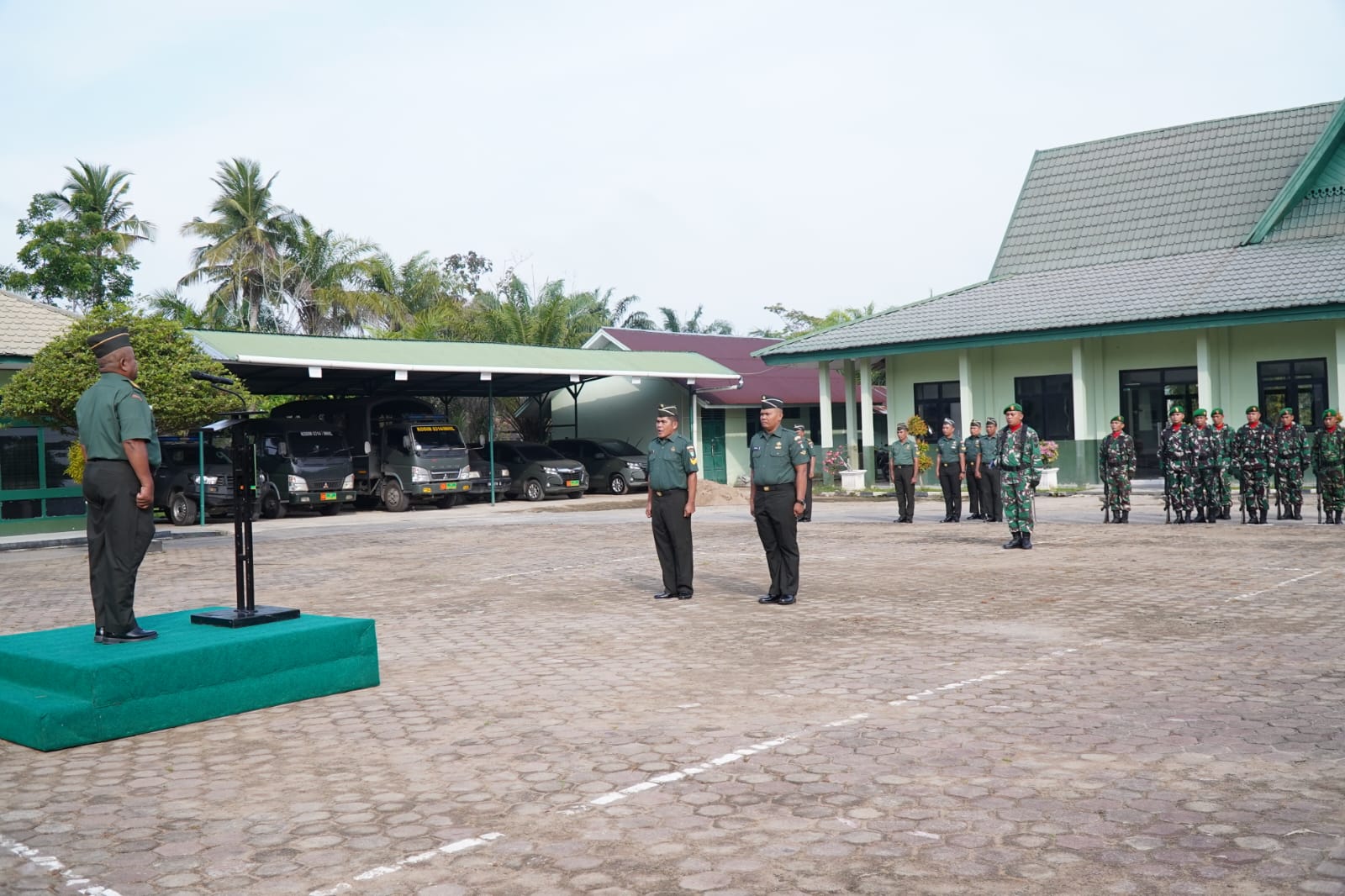 Suasana kegiatan upacara bendera di Makodim 0314 Inhil, pagi tadi. (ft muhamad)