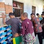 Lembaga Pemasyarakatan Kelas IIA Tembilahan kembali melaksanakan razia rutin kamar hunian sebagai upaya menjaga keamanan dan ketertiban, siang tadi. (ft muhamad)