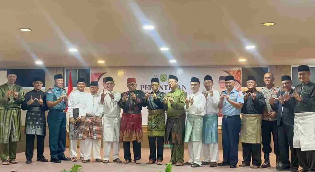 Walikota Lis berfoto bersama pengurus BWI Tanjungpinang usai pelantikan, kemarin. (ft kominfotpi)