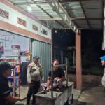 Jajaran Polsek Tempuling saat menggelar kegiatan bersama masyarakat. malam tadi. (ft muhamad)