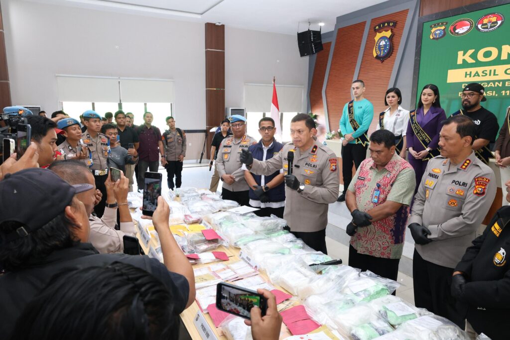 Polda Riau saat pemusnahan barang bukti narkoba, pagi tadi. (ft huamspoldariau)