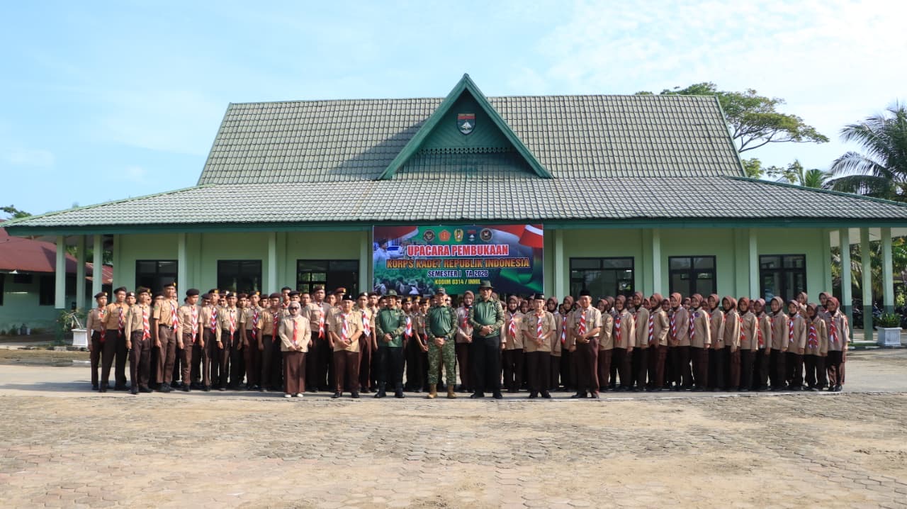 Pramuka Kwarcab 04.02 Inhil berfoto bersama sebelum bergabung dengan dalam kegiatan KKRI 2026, pagi tadi. (ft muhamad)