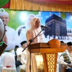 Wabup Yuliantini saat sambutan sebelum pelepasan pawai Malam Takbir, tadi malam. (ft muhamad)