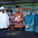 Bupati Inhil Herman, bersama Ketua TP PKK Inhil Katerina Susanti, meresmikan Jamban Sehat Percontohan di Pondok Pesantren Daarul Rahman Tembilahan, Jumat (12/6/2026). (ft kominfoinhil)