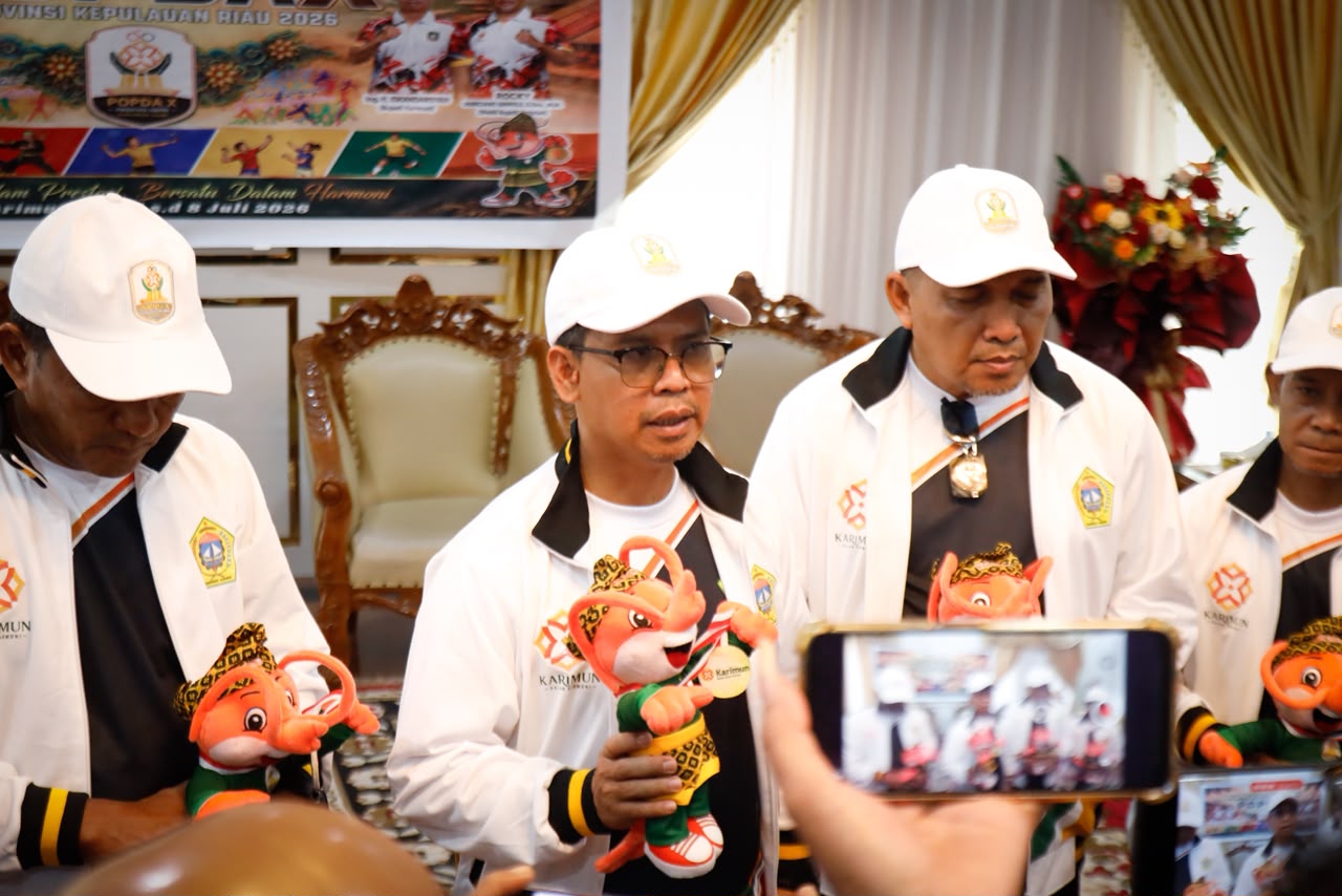 Bupati Iskandarsyah saat memberikan keterangan pers di kediaman dinasnya, pagi tadi, (ft msaimi)