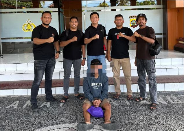 Tersangka pengeroyokan dan pembacokan saat di Mapolres Inhil, kemarin. (ft humaspolresinhil)