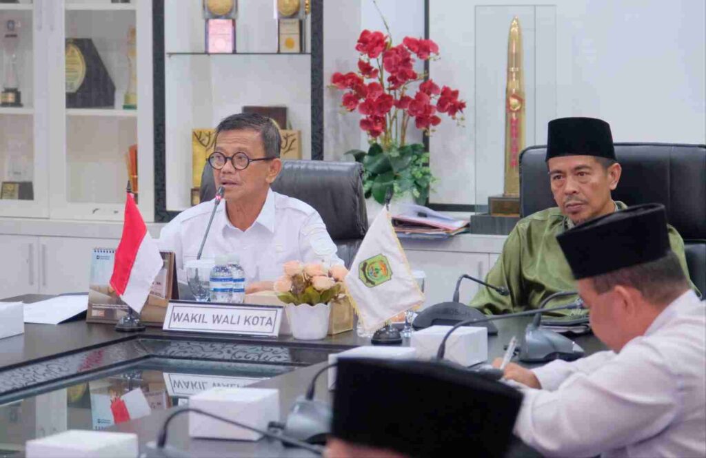 Pemerintah Kota Tanjungpinang melalui Bagian Kesejahteraan Rakyat Sekretariat Daerah menggelar Rapat Persiapan Musabaqah Tilawatil Qur’an dan Hadist (MTQH) XII Tingkat Provinsi Kepulauan Riau Tahun 2026, bertempat di Ruang Rapat Engku Putri Raja Hamidah Kantor Wali Kota Tanjungpinang,. (ft kominfotpi)