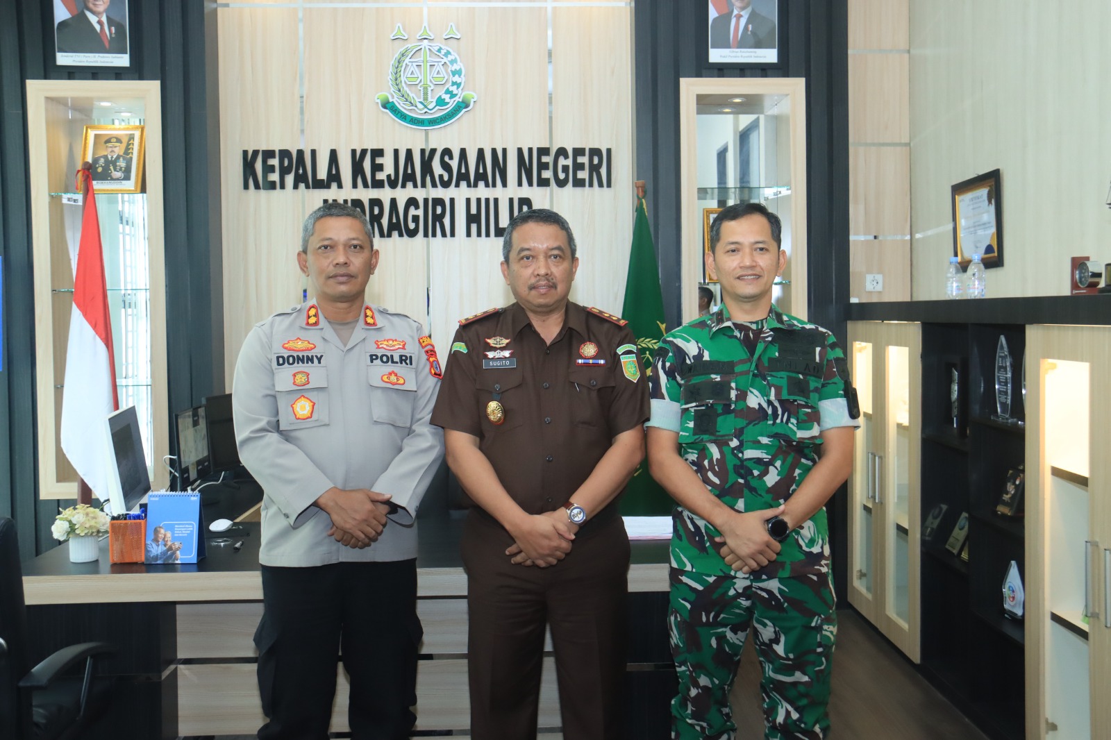 Polisi, Kejaksaan dan TNI di Inhil saat silaturahmi, kemarin. (ft muhamad)