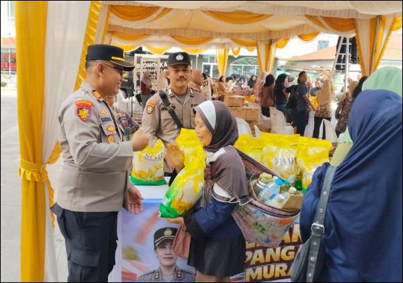 Suasana Gelaran Pangan Murah di Polsek Kundur. (ft polsekkundur)