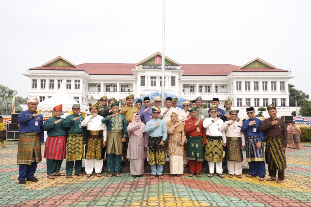 Bupati berfoto bersama jajaran Pemkab Karimun usai Upacara, pagi tadi. (ft rizki firman)