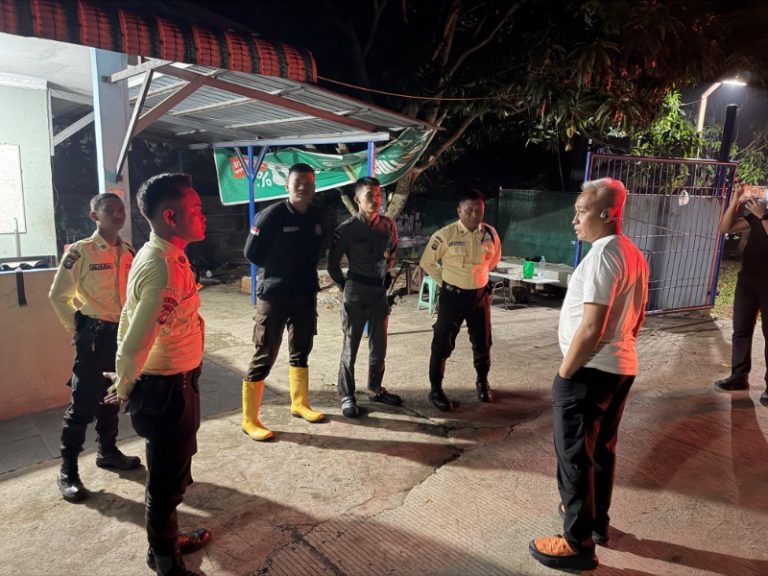 Deputi Bidang Pengusahaan BP Batam, Denny Tondano saat memberikan arahan pada dalam pemenuhan air bersih pada masyarakat. (ft humasbpbatam)
