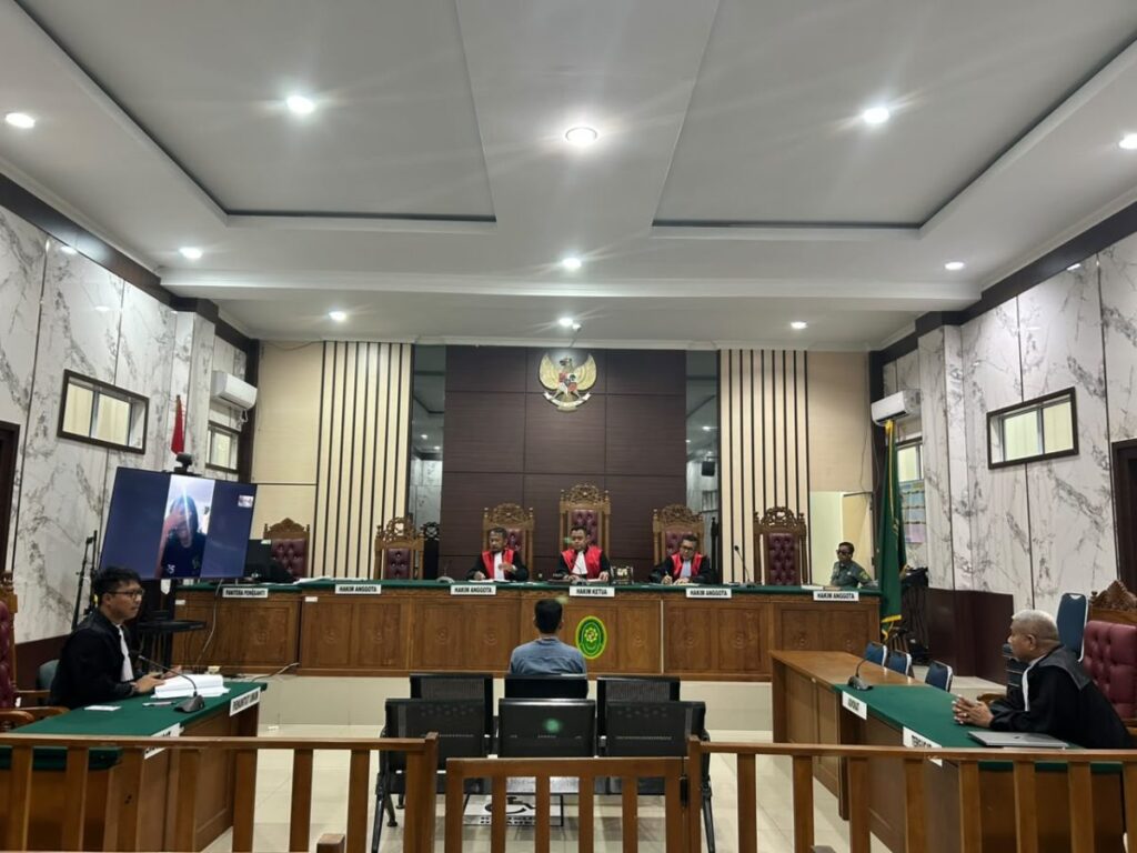 Suasana sidang korupsi Mantan Kades Medang di PN Tipikor Tanjungpinang, kemarin. (ft wandi)