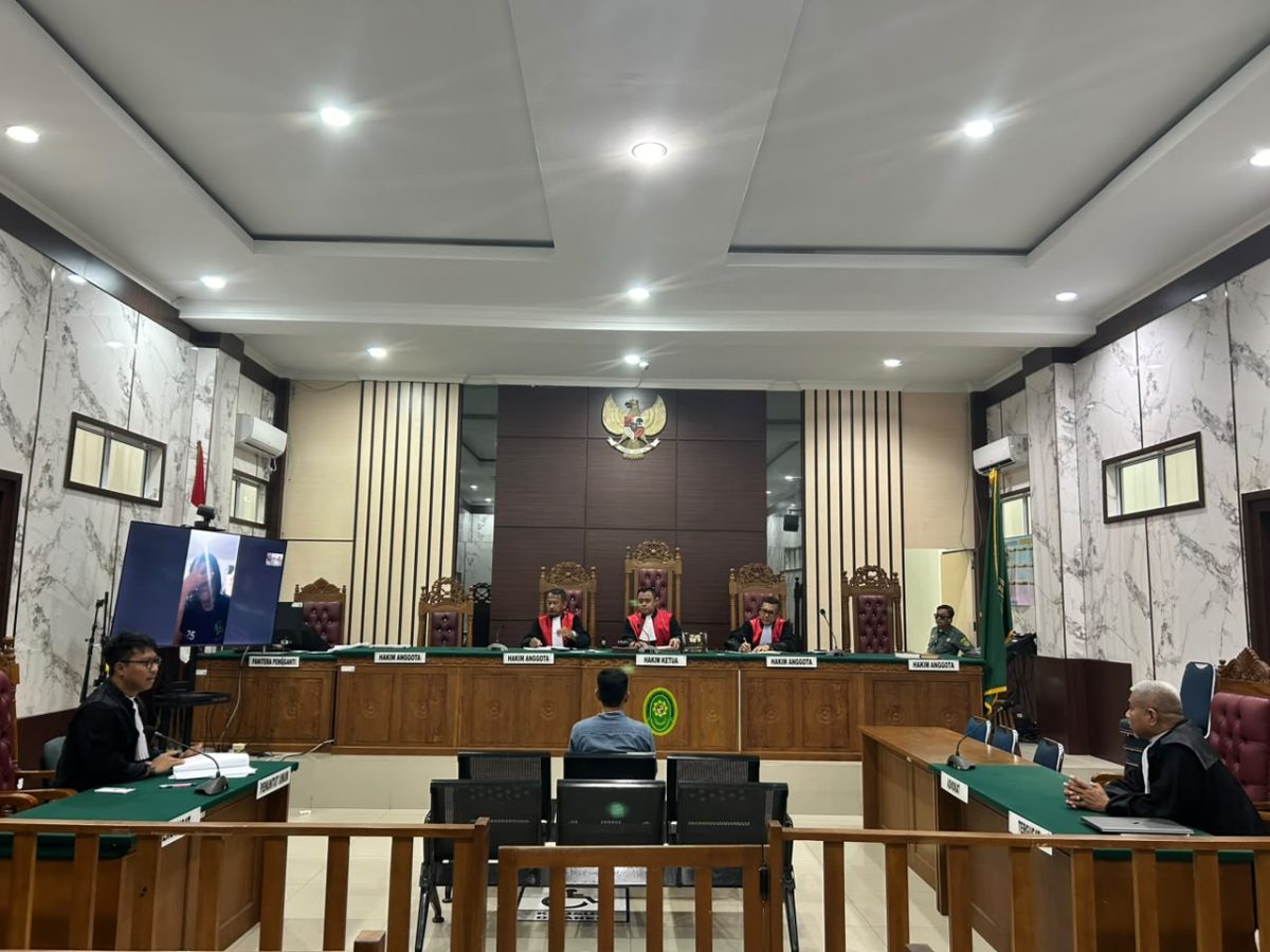 Suasana sidang korupsi Mantan Kades Medang di PN Tipikor Tanjungpinang, kemarin. (ft wandi)